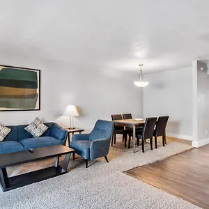 Modern 1br W Swimming Pool By Gia Phoenix
