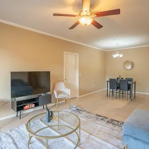 Modern 2br Oasis Pool, Gym & Parking Near Airport Phoenix